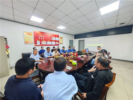 致敬奉獻(xiàn)歲月，溫情送別故人